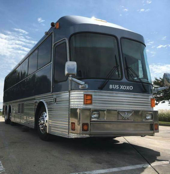 Oklahoma-Charter-Bus-Services-Apart1