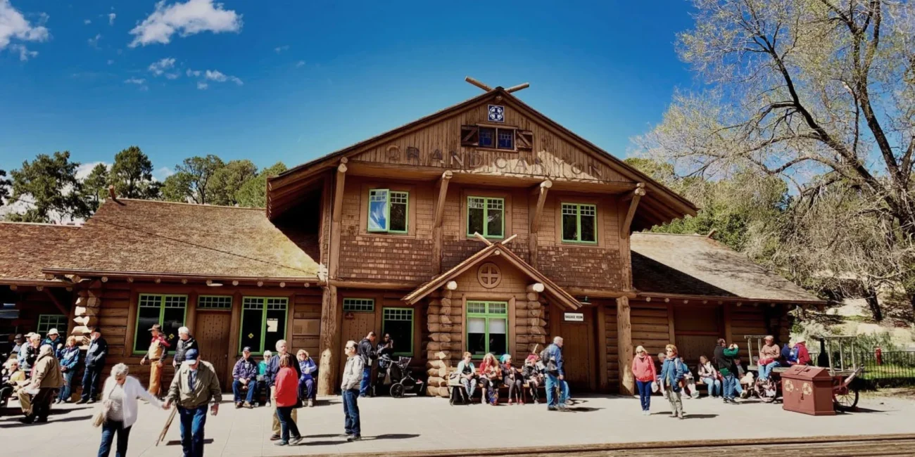 best placeto visit in grand canyon is Grand Canyon Village 