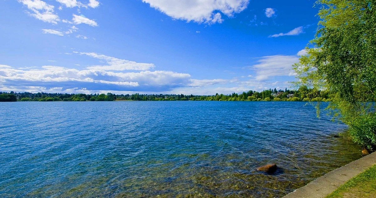 top places to visit in seattle
Green Lake Park

