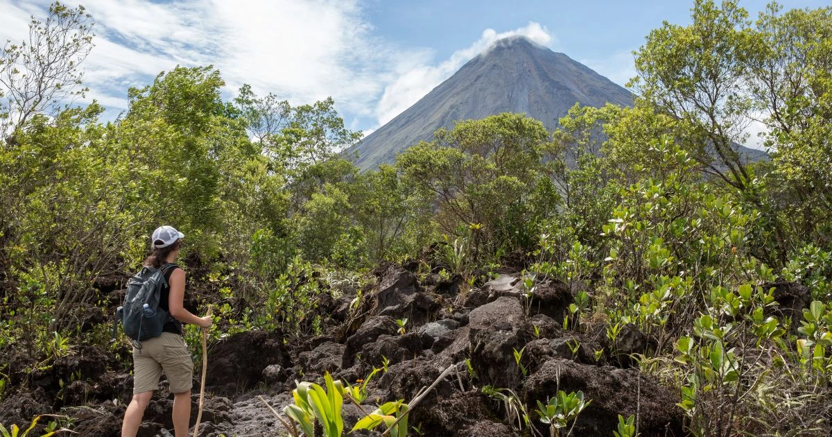 costa rica volcano hike