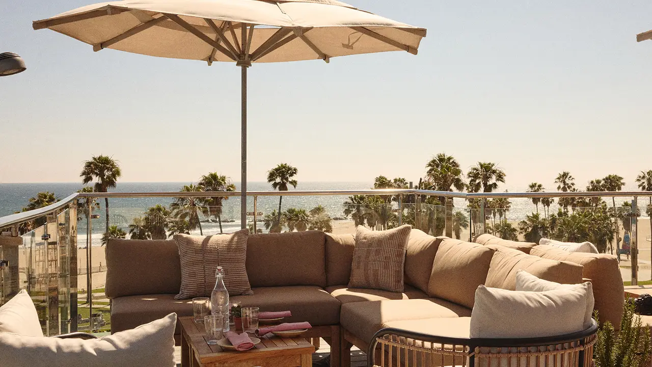 beachside resturant and bar