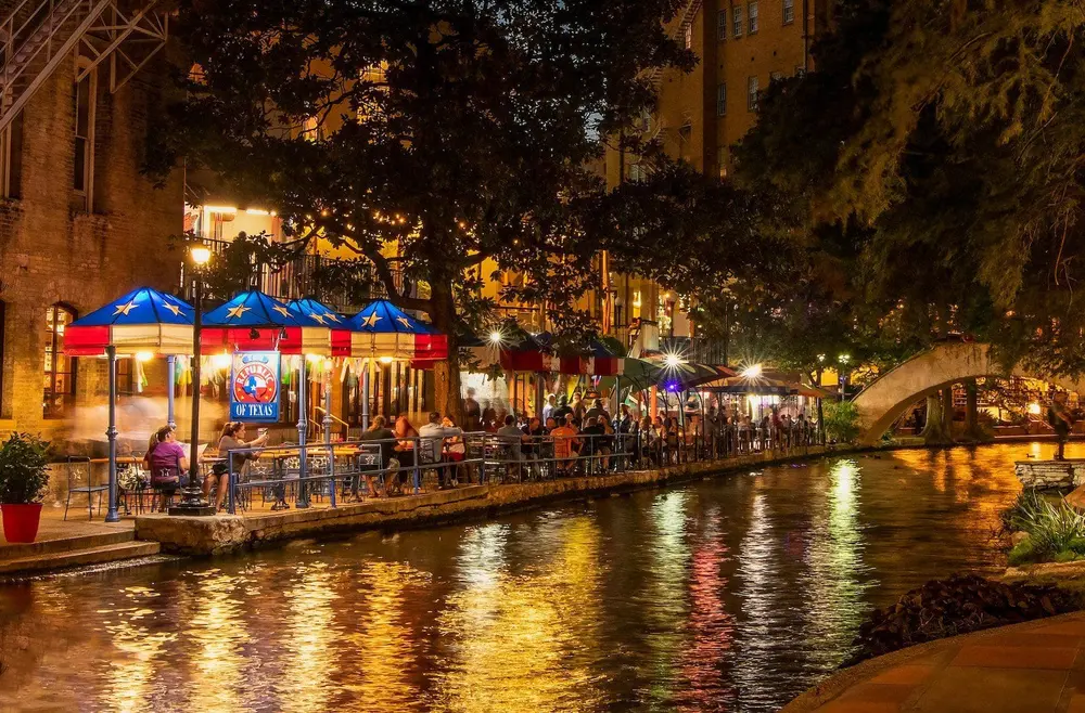 Nightlife in River Walk