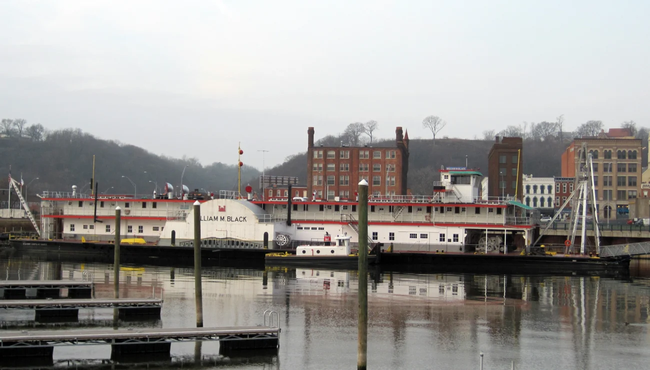 National Mississippi River Museum and Aquarium William M. BlackSteamboat