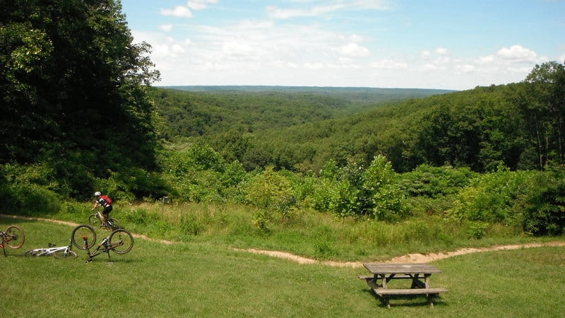 Parque Estatal del Condado de Brown, Punto de Hesitation