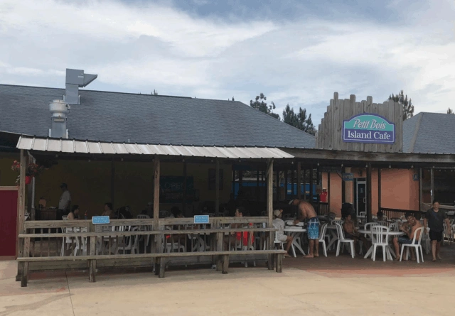 Petit Bois Island Cafe 