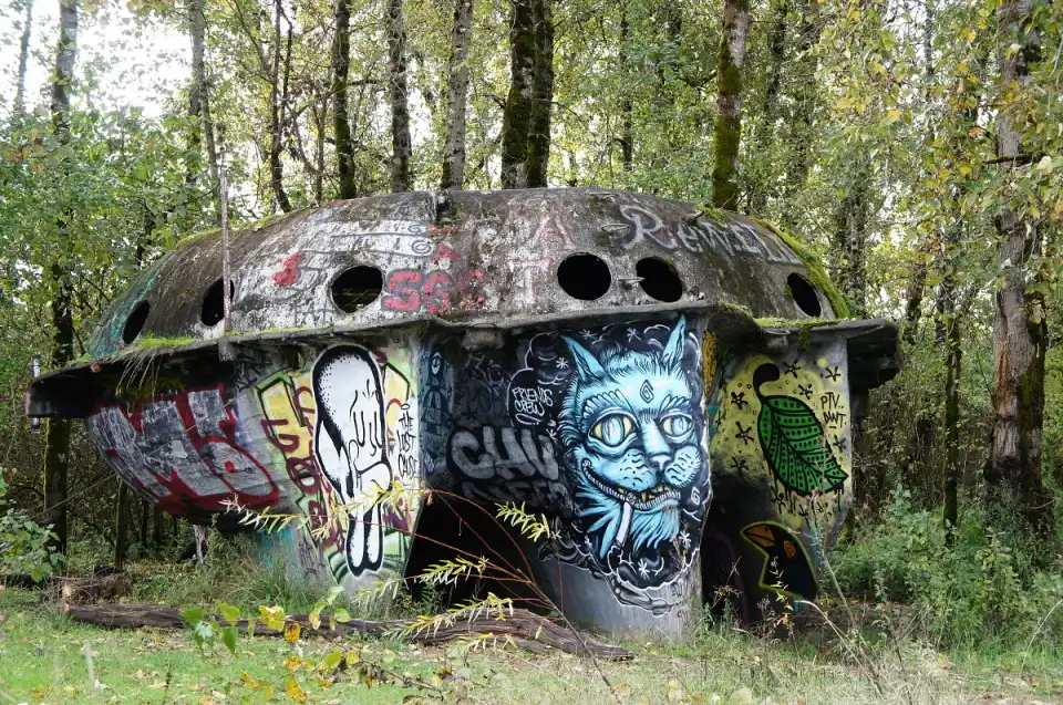 Collins Beach UFO Boat 