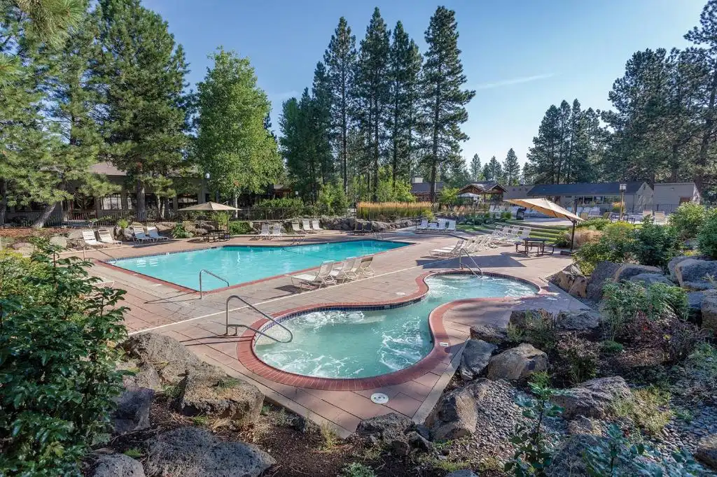 Resorts & Hotels. image