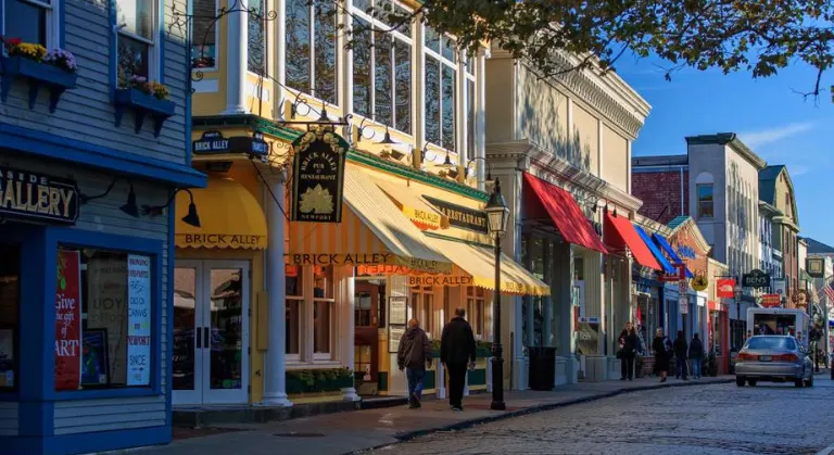 thames street newport image