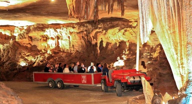 Fantastic Caverns image