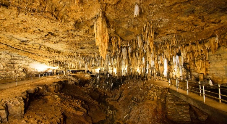 Meramec Caverns image