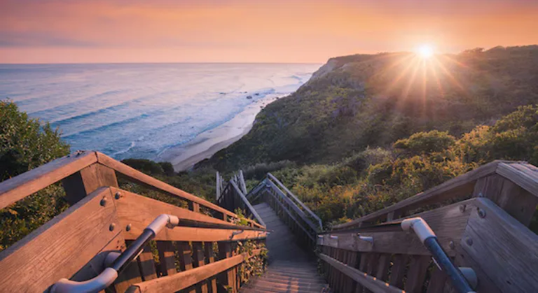 Mohegan Bluffs image