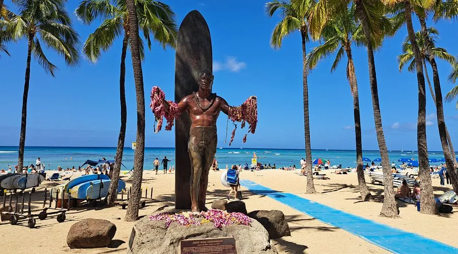  Relax on Waikiki Beach 