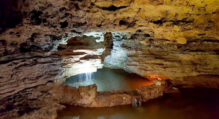 Stark Caverns image