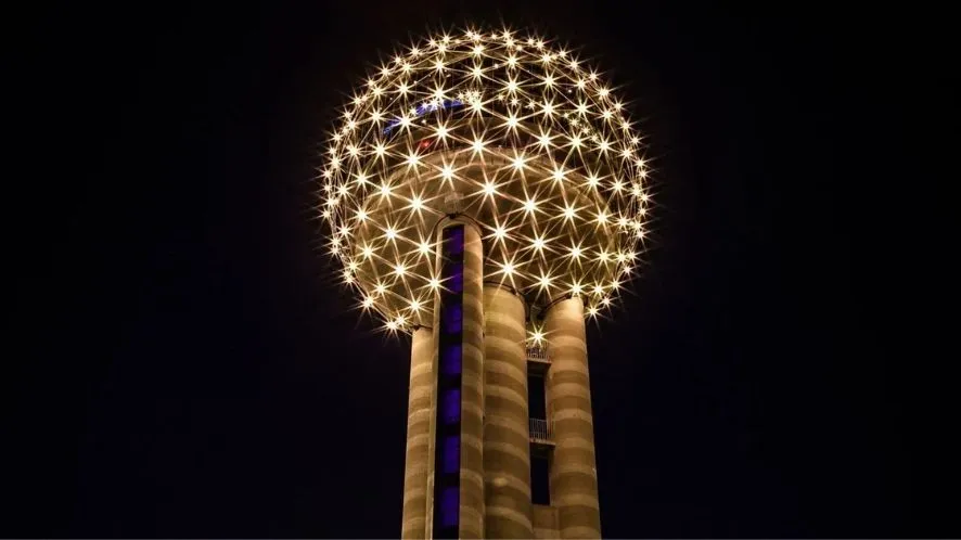 Night-Light-show-in-Reunion-Tower-Dallas-body-img.